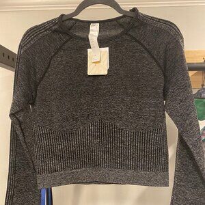 NEW Fabletics Black and Grey Long Sleeve Crop Top L